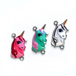 Conector de Metal Zamak con Esmalte Unicornio 25x13mm